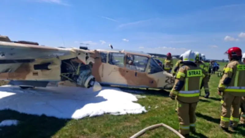 Avião faz pouso de emergência na Polônia durante ensaio de show aéreo