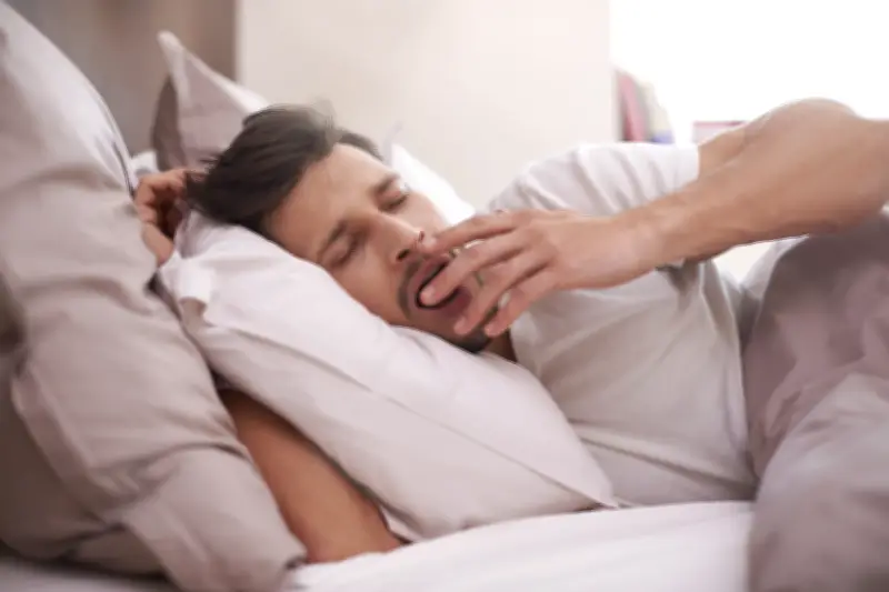 Babar enquanto dorme: isso é normal? Especialistas explicam