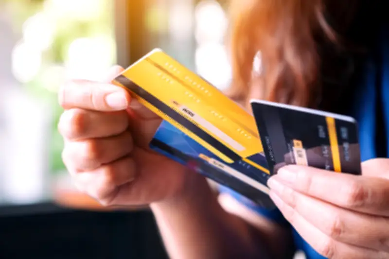 Bancos apertam regras de cartões premium e aumentam anuidades