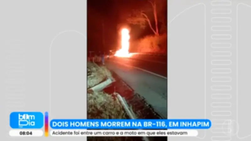 Batida frontal entre carro e moto mata dois homens na BR-116 em Inhapim