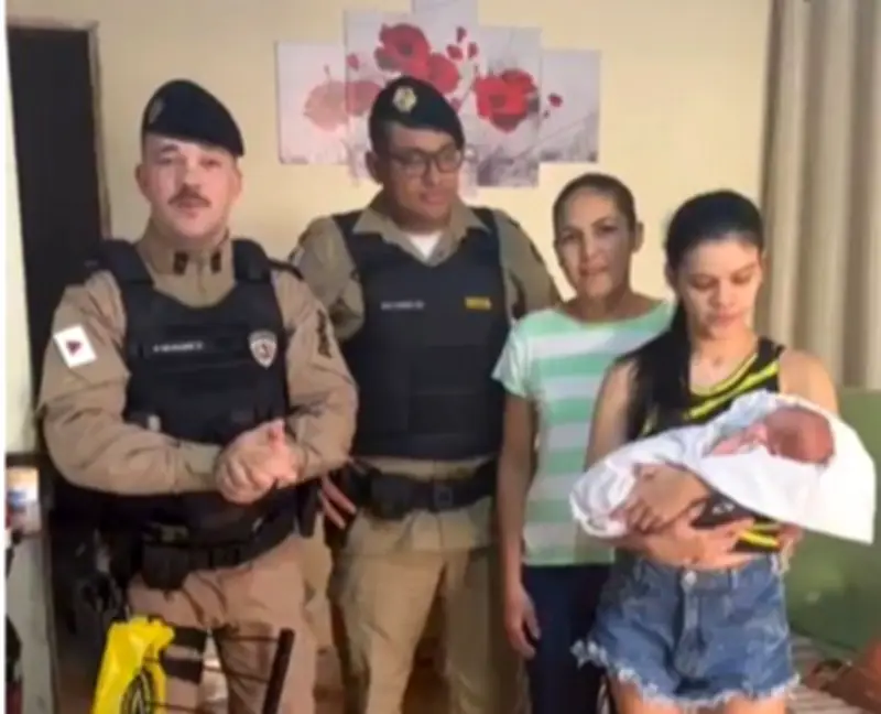 Bebê de 10 dias é salvo por PM por telefone em MG