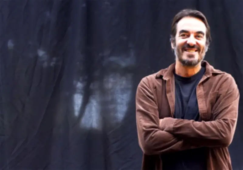 Bernardo Lobo canta avô e pai em show que vira álbum ao vivo
