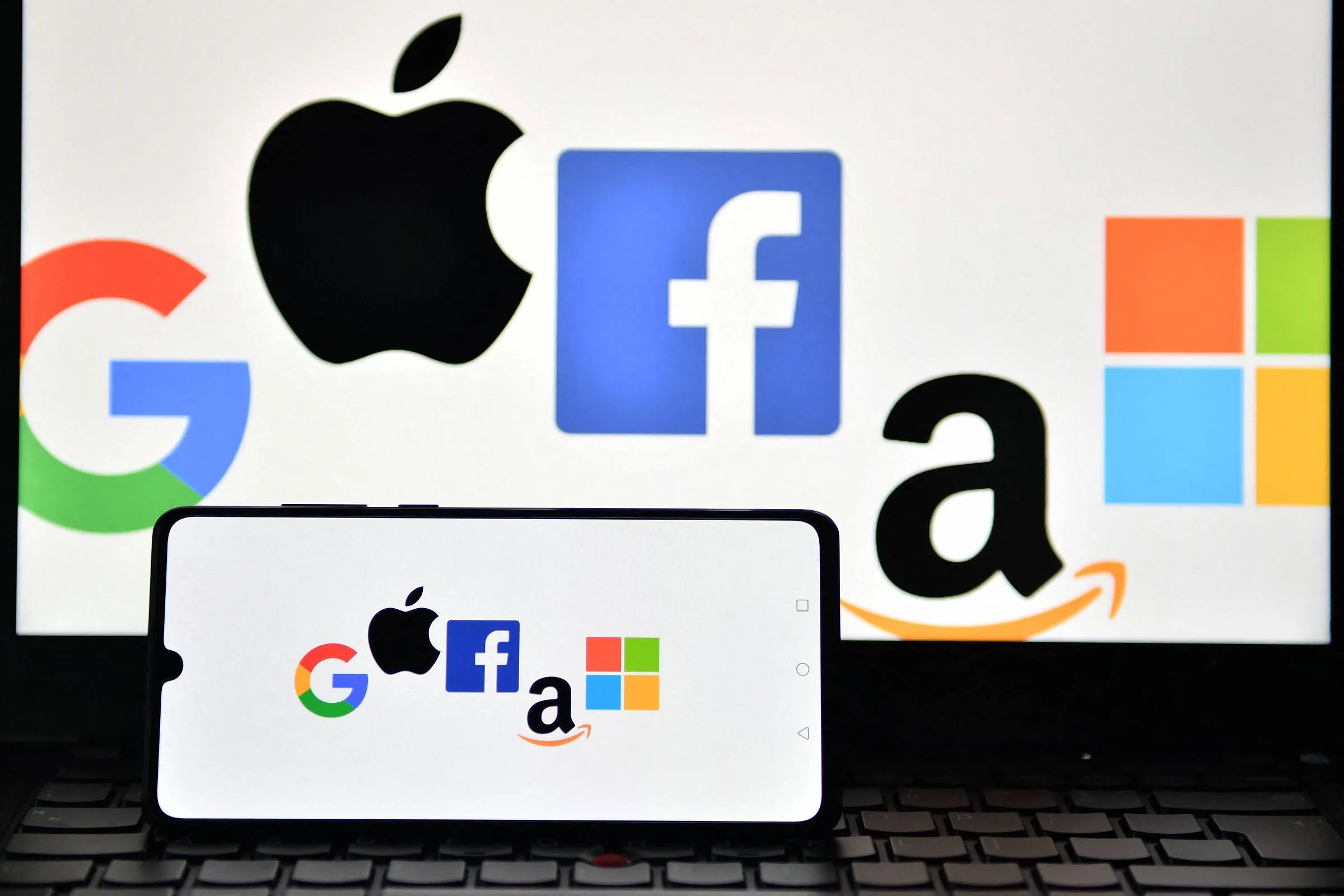 Big techs investirão US$ 660 bi em IA até 2026, reacendendo temores de bolha