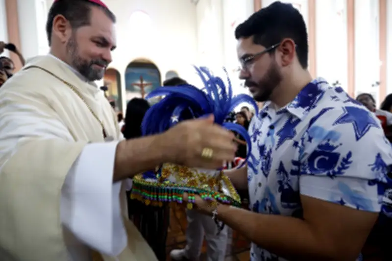 Bois Caprichoso e Garantido unidos em missa pelo Festival de Parintins