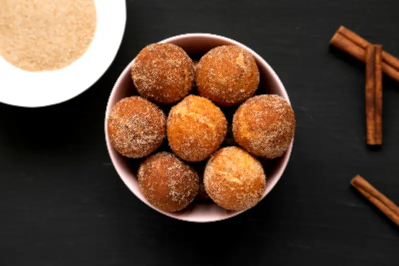 Bolinho de chuva: tamanho ideal e dicas da chef Heloísa Bacellar