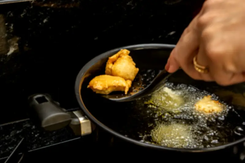 Bolinho de chuva: tempo ideal de fritura é de 5 minutos, diz chef
