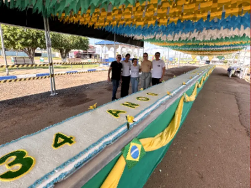 Bolo de 34 metros e 800 kg celebra 34 anos de Bujari no Acre