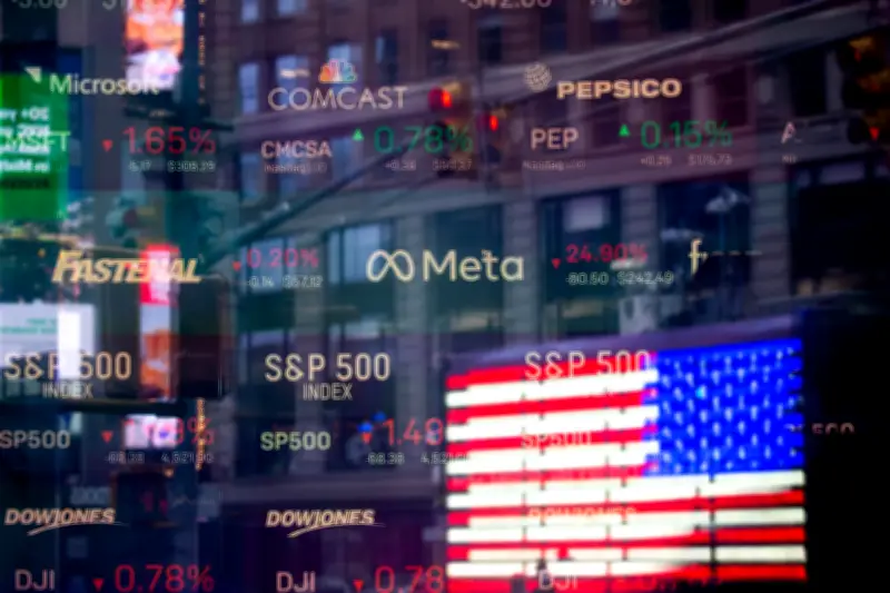 Bolsas de NY fecham mistas; Nasdaq cai com pressão em tecnologia e IA