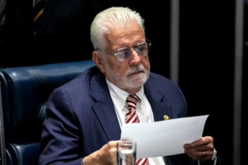 Bolsonaristas atacam Jaques Wagner após operação da PF