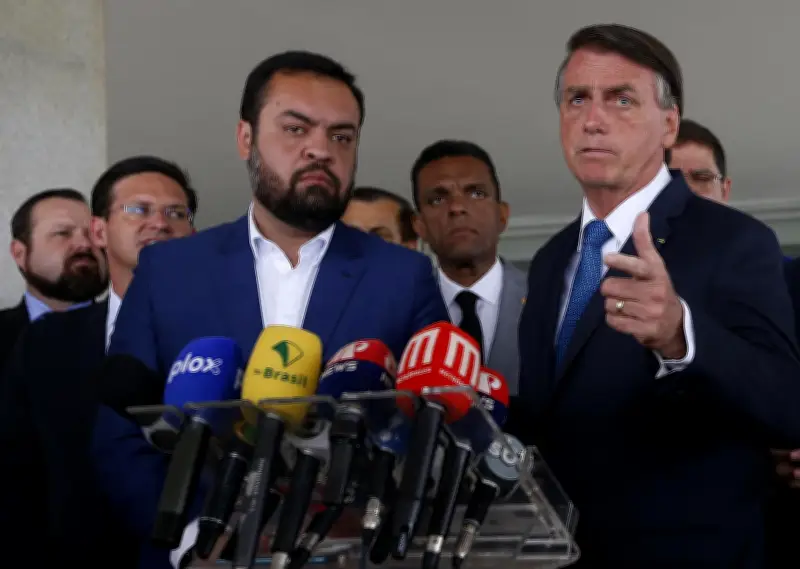 Bolsonaro define substituto de Claudio Castro para o Senado