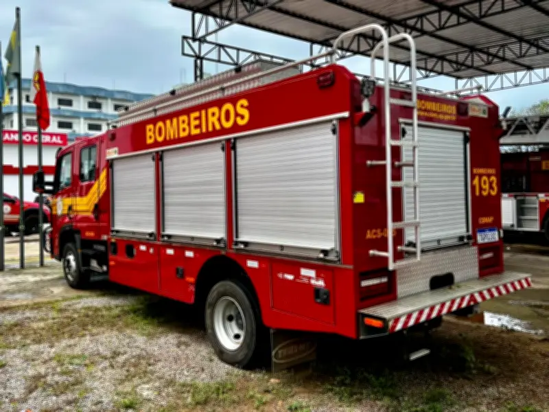 Bombeiros buscam homem de 54 anos desaparecido em cachoeira em Piquete