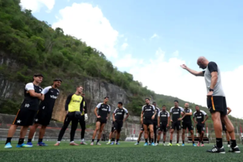 Botafogo busca vitória contra o Bahia e planeja venda da SAF na pausa da Copa