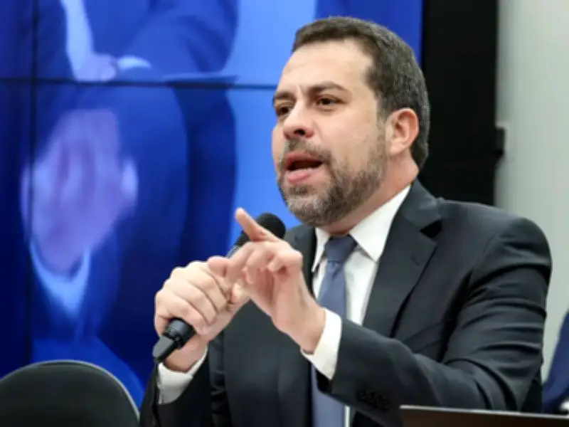 Boulos critica Alcolumbre por paralisar PEC do fim da escala 6x1