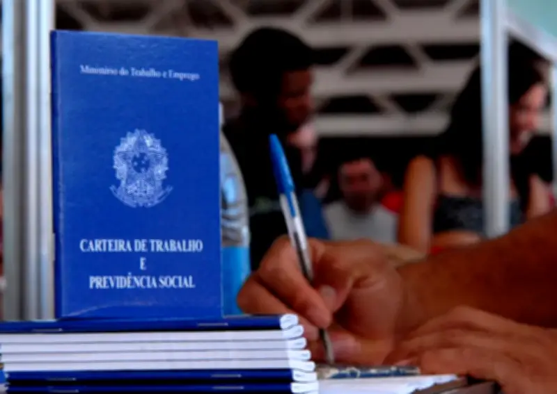 Brasil abre 72,9 mil vagas em maio, menor número desde 2020