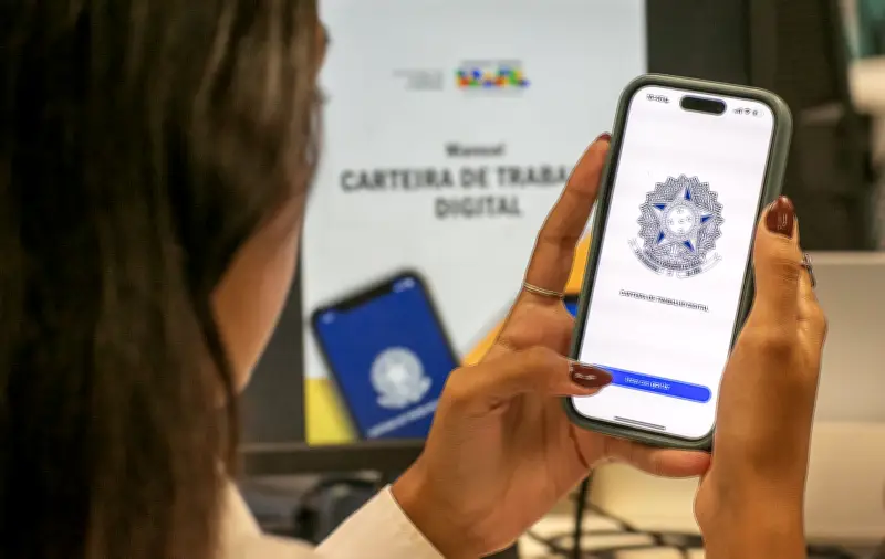 Brasil bate recorde de jovens empregados, mas rotatividade preocupa
