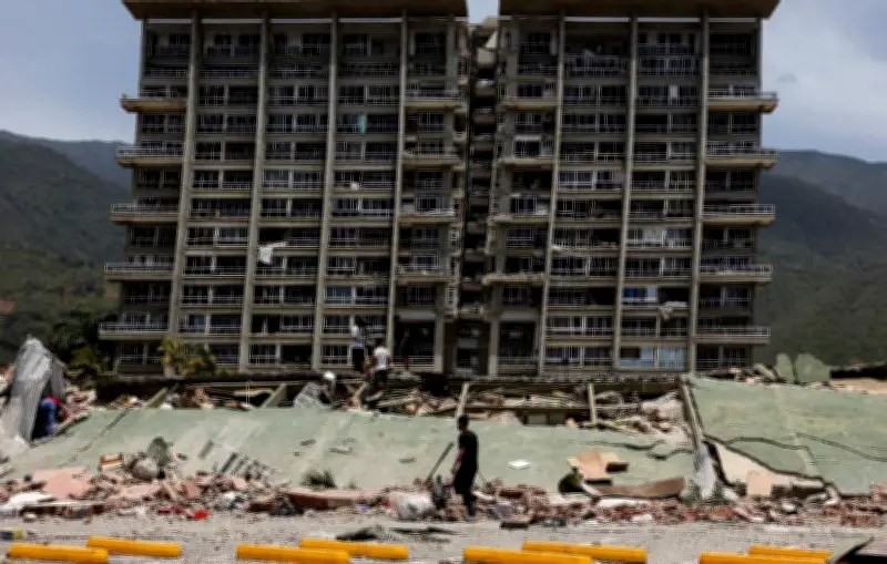 Brasil resgata 13 brasileiros na Venezuela após pior terremoto em 100 anos