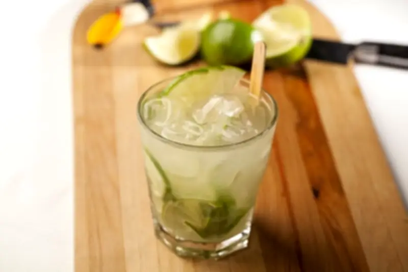 Brasil x Japão: receita de caipirinha de limão para torcer na Copa