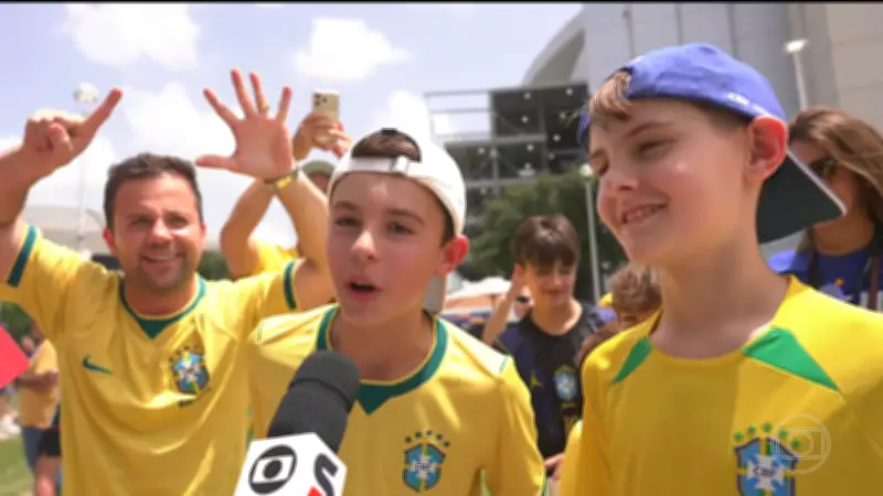 Brasileiros celebram virada sobre o Japão e vão às oitavas da Copa