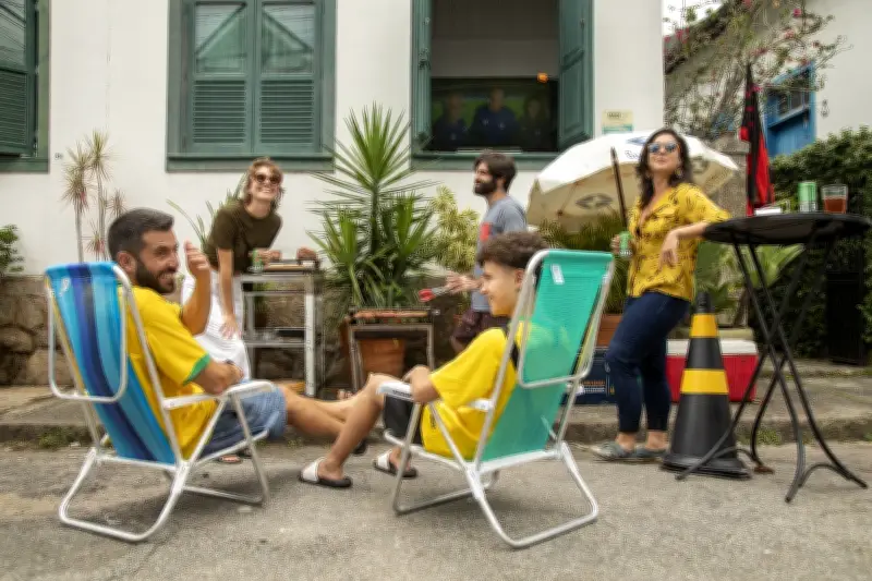 Brasileiros gastarão mais com comida e bebida do que com camisas na Copa de 2026