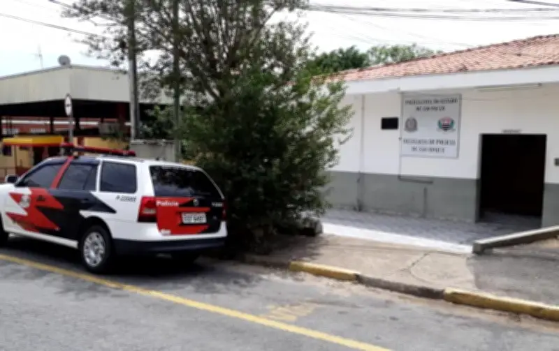 Briga em bar termina com dois feridos a canivete e um preso em São Roque