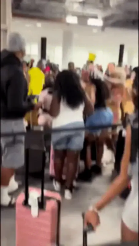 Briga em cruzeiro na Flórida bane 16 passageiros antes de viagem às Bahamas