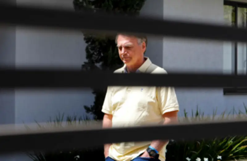 Briga entre Flávio e Michelle: Bolsonaro é culpado