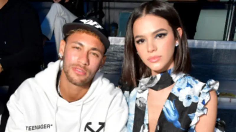 Bruna Marquezine desabafa sobre relação com Neymar: vulnerabilidade e pressão