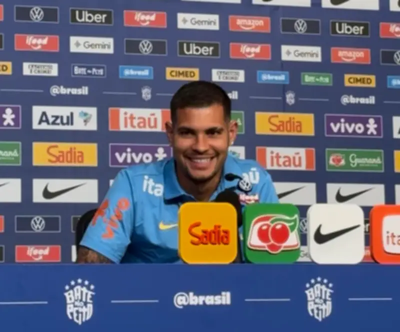 Bruno Guimarães brinca sobre bronca da esposa após lesão na coxa