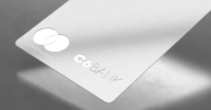 C6 Bank melhora pontuação do cartão World Legend: 5 pontos por dólar em compras nacionais e 8 em internacionais