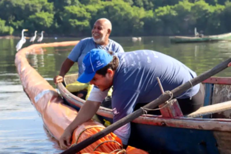 Cabelo humano é usado para conter poluição na Baía de Guanabara