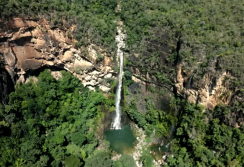 Cachoeira do Catoá: poços de água quente e gelada em queda de 70 m no TO