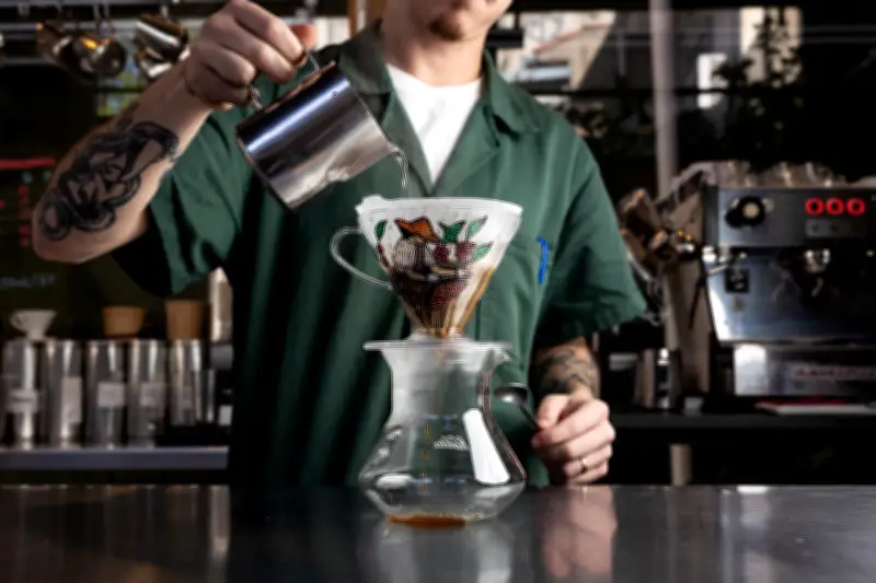 Café coado com gosto de velho? Veja como evitar