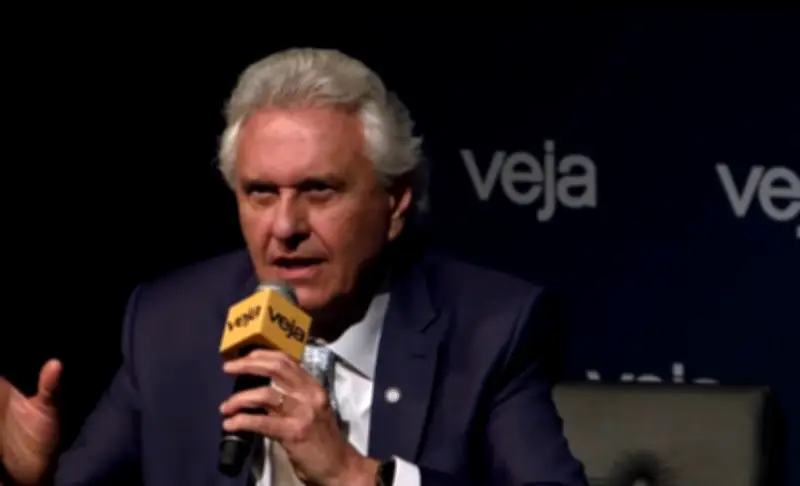 Caiado evita criticar Flávio Bolsonaro e defende candidatura própria