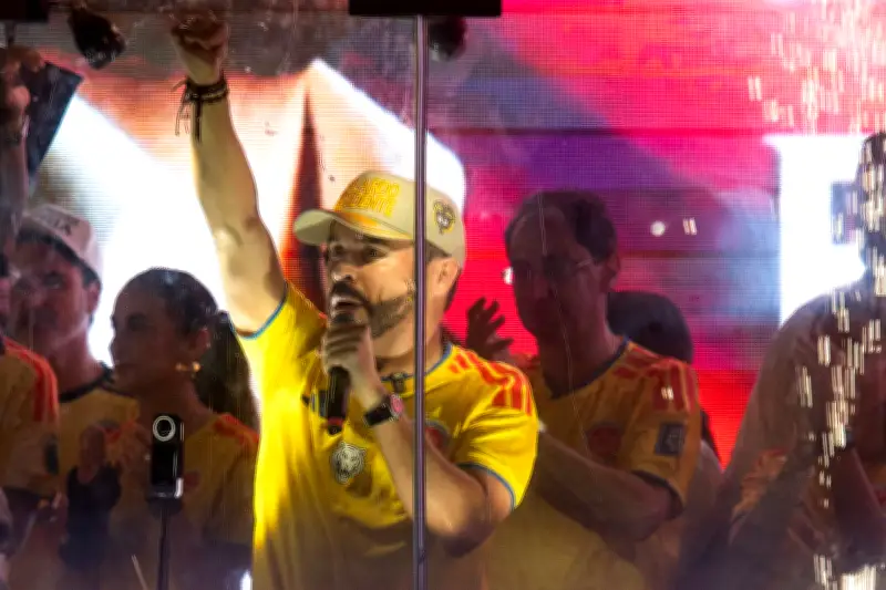 Camisa da Colômbia vira símbolo de disputa política na eleição