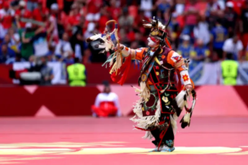 Canadenses celebram raízes em festa modesta e animada em Toronto