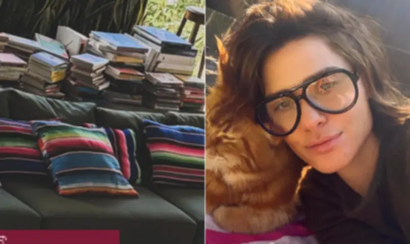 Carolina Dieckmann realiza sonho e mostra sala repleta de livros