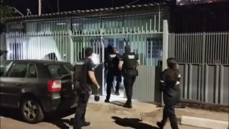 Casal preso suspeito de espancar e matar mulher a facadas no DF