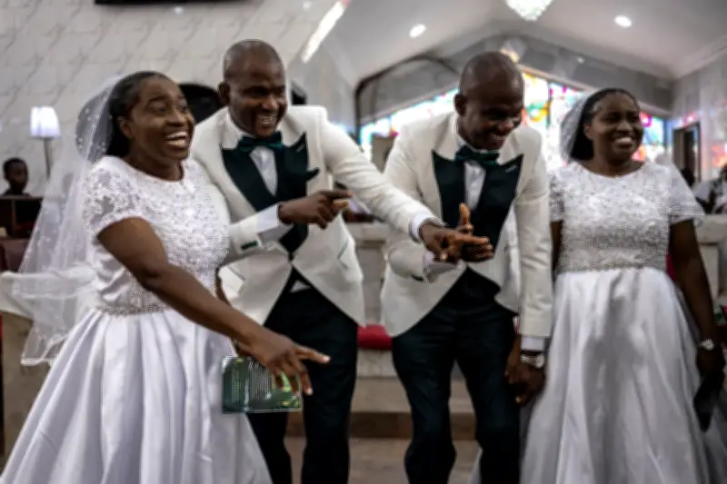 Casamento de gêmeos idênticos na Nigéria: filhos serão geneticamente irmãos