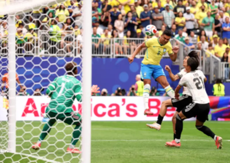 Casemiro brilha de cabeça pelo Brasil e é elogiado por Maguire no United