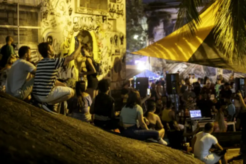 Cerveja celebra a arte do encontro em tempos de desencanto