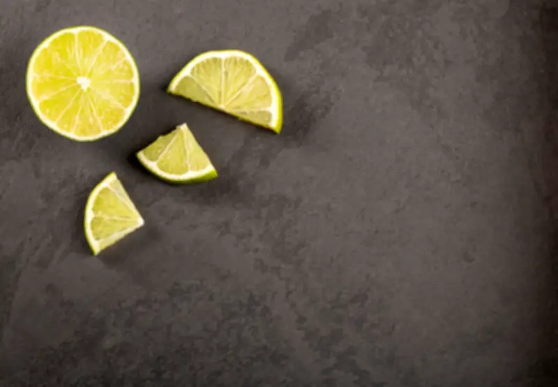 Chá de casca de limão: receita refrescante e benefícios da fruta