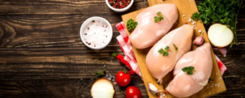 Chef ensina segredos para frango suculento: salmoura, selagem e manteiga