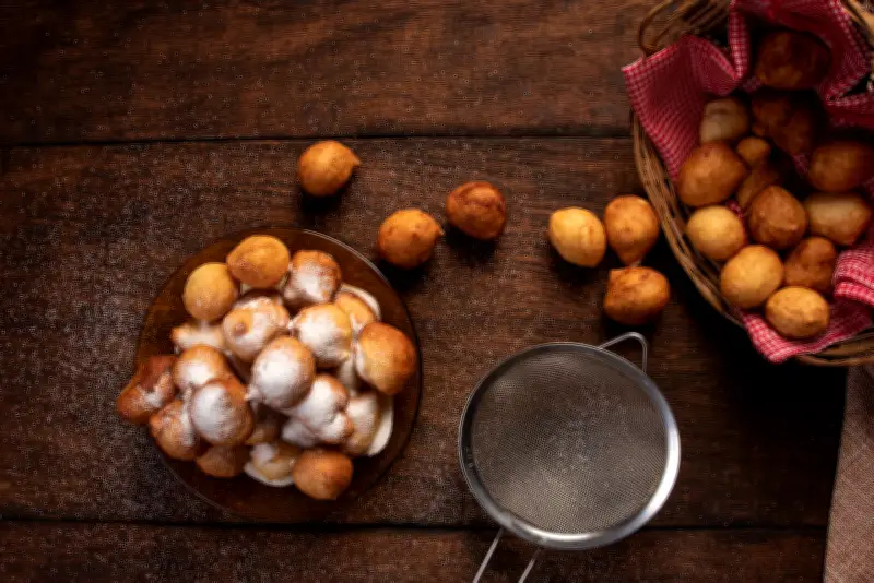 Chef Helô ensina segredos para bolinho de chuva crocante e fofinho