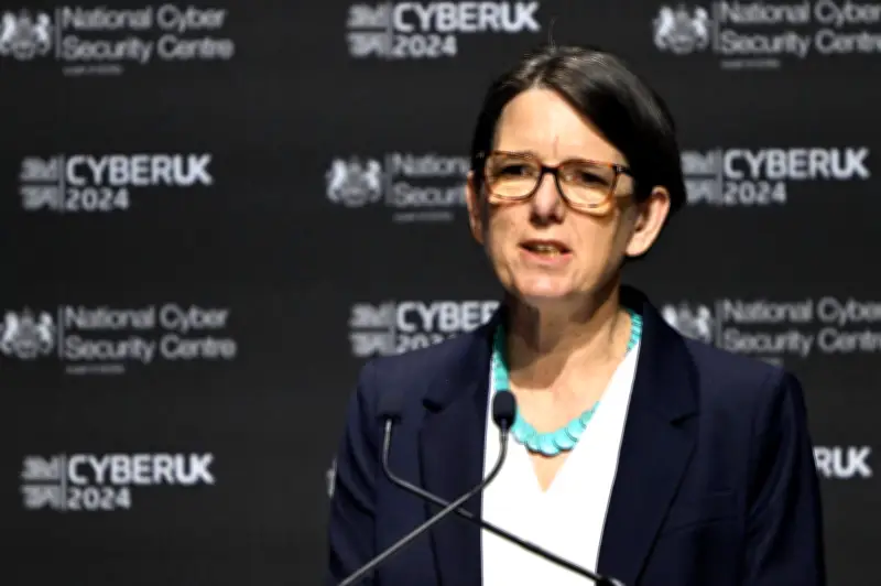 Chefe do GCHQ alerta: Rússia e China intensificam espionagem contra Ocidente
