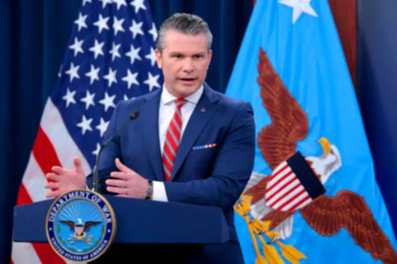 Chefe do Pentágono alerta Cuba contra compra de armas durante visita a Guantánamo