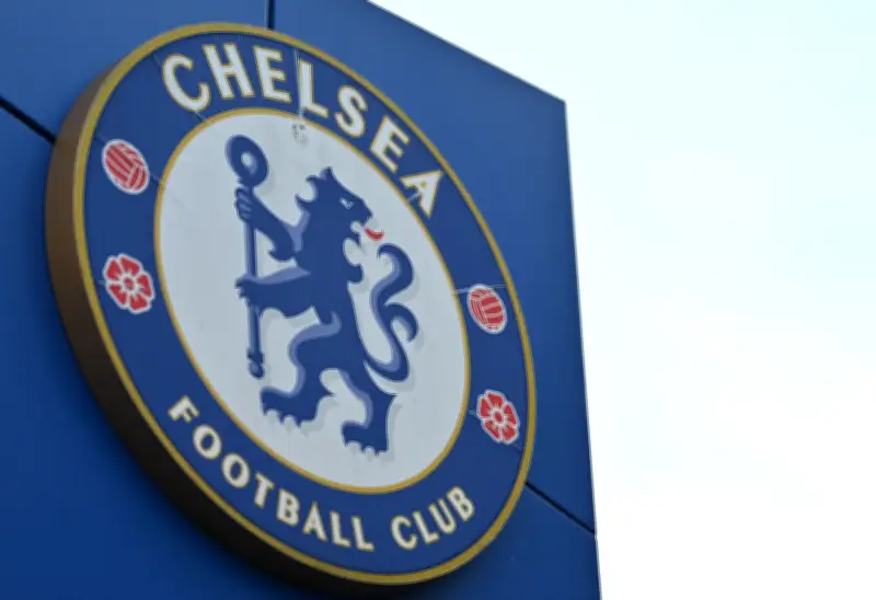 Chelsea anuncia saída de quatro jogadores e libera irmão de estrela do Bayern