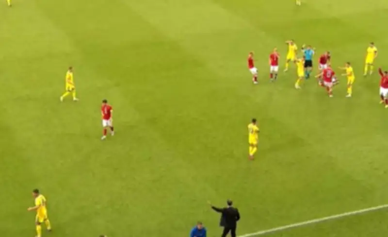 Christian Eriksen desmaia em campo e repete drama de 2021