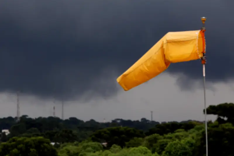 Chuva e tempestades voltam ao Paraná a partir desta quarta-feira (10)