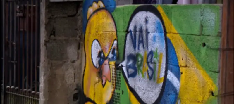 Cidade Tiradentes reinventa tradição das ruas pintadas para a Copa