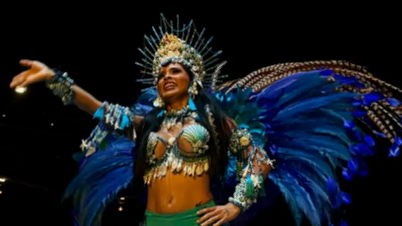 Cleise Simas celebra ensaio geral do Caprichoso no Bumbódromo